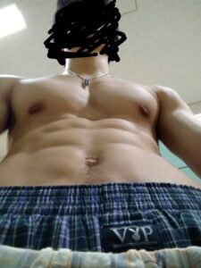 なんj屈指のムキムキ、ワイの肉体を評価してくれwww