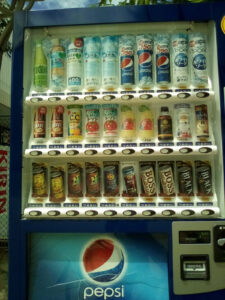 【画像】ワイ、この中で何か飲み物一本だけ買うwwwwwwwwwww