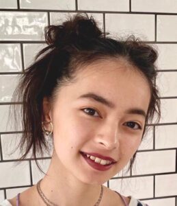 この雑誌のかみこ(上國料萌衣)見て思ったんだけど、かわいいかみこに何でワザとブサイクメイクを施すのか