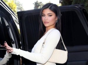 【画像】カイリー・ジェンナー(25)「モデルです、、黒人といっぱいSEXします、資産900億です」