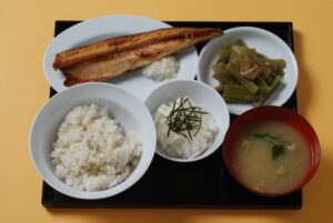 【悲報】刑務所の食事、質素すぎる…