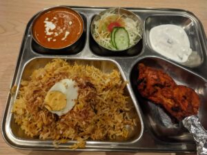 【画像】ネット民、このインド料理セット（1800円）が高いか安いかで意見が別れる…