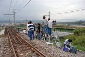 【山形】「線路に行っちゃいけないよ…」線路上を走り去る人物、キノコ採りで侵入か!列車は緊急停止!