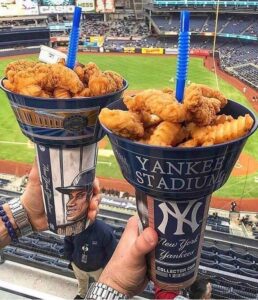 【グルメ】スポーツ観戦で食べたいグルメ 3位「フライドポテト」、2位「唐揚げ」、1位は?