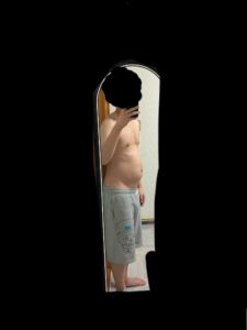 【画像】筋トレ一ヶ月目のワイの肉体見てくれwwwwwwwwwwwww