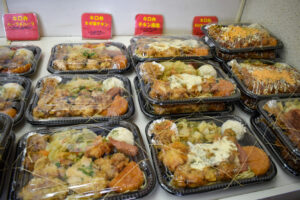 【悲報】沖縄の平均寿命、順位また下がる…男性36→43位、女性7→16位